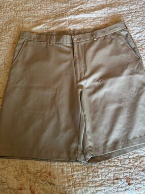 Tailored Khaki Bermuda Shorts Men’s